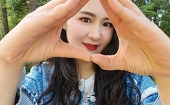 亚洲婷婷国产精品电影人久久